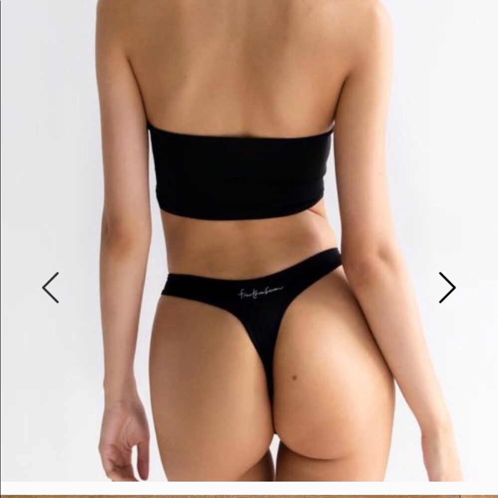 LIKE NEW 437 LEO thong swimsuit bikini bottoms!!!!